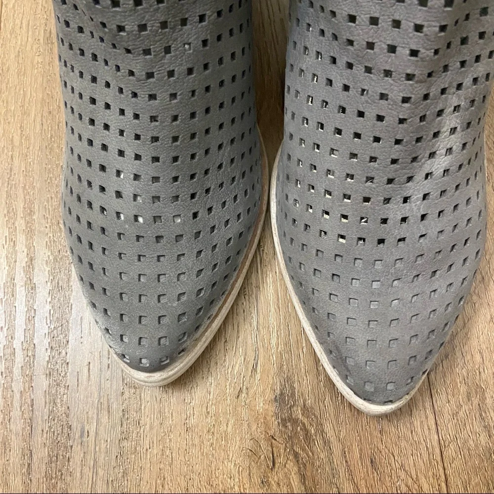 Dolce Vita Kenyon Perforated‎ Bootie Off White Gray